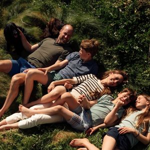 Pour l'occasion, le prince et la princesse de Galles ont partagé un portrait de famille inédit sur les réseaux sociaux.