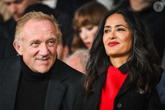 Ils ont profité de la simplicité et de la convivialité du moment !

Francois-Henri PINAULT et Salma HAYEK lors d'un match du PSG à Paris le 27 septembre 2024 ©  Matthieu Mirville/ZUMA Press Wire