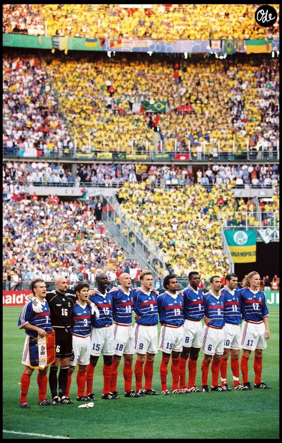 Cette reconversion est née d'une opportunité après la fin de sa carrière sportive.

Archives – Didier Deschamps, Fabien Barthez, Bixente Lizarazu, Lilian Thuram, Frank Lebœuf, Stéphane Guivarc'h, Christian Karembeu, Marcel Desailly, Youri Djorkaeff, Zinedine Zidane, Emmanuel Petit – l'équipe de France, vainqueure de la Coupe du monde de football 1998
