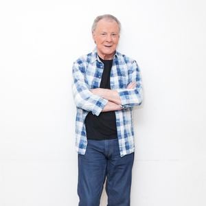 Herbert Léonard - Herbert Léonard pose en marge de sa venue à TPMP People, enregistrée le 17/03/2023, présentée par M.Delormeau et diffusée le 18/03/2023 - Paris le 18/03/2023 - © Jack Tribeca / Bestimage