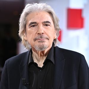 Exclusif - Serge Lama - Enregistrement de l'émission "Vivement Dimanche" présentée par M.Drucker et diffusée le 31 octobre sur France 2. Le 27 octobre 2021
© Guillaume Gaffiot / Bestimage