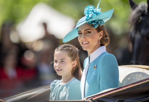 La princesse Charlotte de Galles, Catherine (Kate) Middleton, princesse de Galles, - Les membres de la famille royale britannique arrivent à Buckingham Palace pour la cérémonie Trooping the Colour à Londres, le 14 juin 2025. Affecté par le crash du Boeing 787 Dreamliner à Ahmedabad du 12 juin, le souverain et les officiels porteront un brassard noir en hommage aux plus de 270 victimes. Bon nombre d'elles étaient des ressortissants britanniques.
© Goff Inf / Bestimage