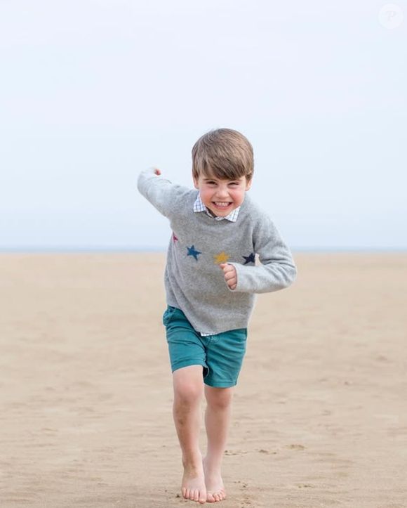 Le prince Louis immortalisé par sa mère Kate Middleton - publication relayée sur la Toile pour célébrer son anniversaire (2022).