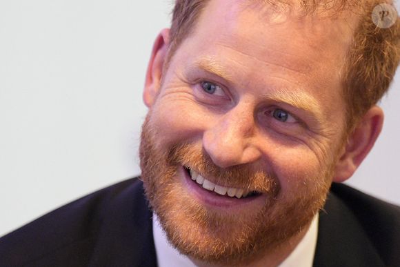 Le duc de Sussex s'entretient avec Grace Tutt (non représentée), 13 ans, lauréate du prix Special Recognitions, lors de la cérémonie annuelle des WellChild Awards 2025, qui célèbre les réalisations et la résilience des jeunes gravement malades et de leurs familles, à l'hôtel Royal Lancaster de Londres. Photo by Aaron Chown/PA Wire/ABACAPRESS.COM