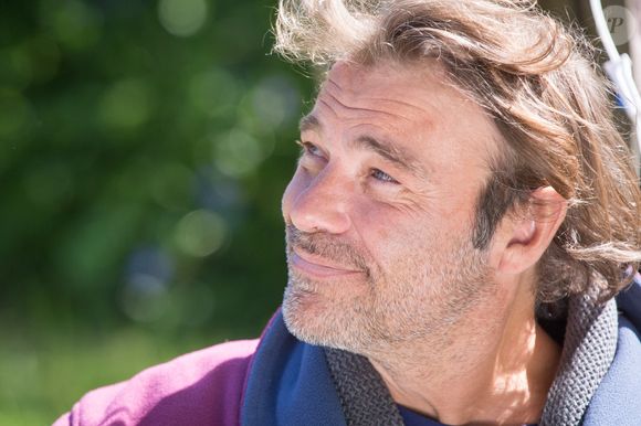 Exclusif - Patrick Puydebat - Reprise du tournage de la série "Les Mystères de l'amour" à Cergy-Pontoise (Val d'Oise) après 2 mois d'arrêt dû au confinement en pleine épidémie de Coronavirus Covid-19 le 14 mai 2020.