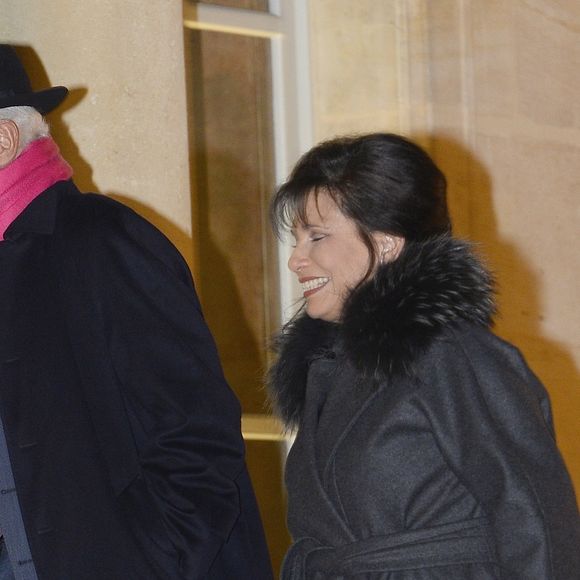 Pierre Nora et Anne Sinclair arrivent au Palais de l'Elysee a Paris le 9 decembre 2013. L'historien Pierre Nora a ete decore Grand officier de la Legion d'honneur par le president Francois Hollande. © AGENCE / BESTIMAGE