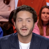 "Du mal à accepter cet amour" : Alexandre Kominek évoque la différence d'âge avec sa compagne Florence Foresti