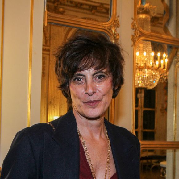 Inès de La Fressange - Arielle Dombasle est élevée au rang d'Officière de l'ordre des Arts et Lettres au Ministère de la Culture à Paris le 08 Décembre 2025.

© Philippe Baldini / Bestimage