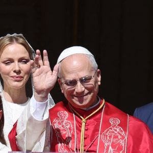 Le pape Léon XIV au balcon du palais princier avec le prince Albert II de Monaco, la princesse Charlène, le prince Jacques et la princesse Gabriella- Visite historique du pape Léon XIV à Monaco le 28 mars 2026.
© Claudia Albuquerque / Bestimage