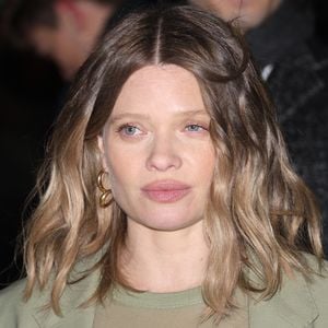 Mélanie Thierry -  Arrivées des personnalités au défilé AMI collection homme automne/hiver 2024/2025 lors de la fashion week à Paris (PFW) le 18 janvier 2024.

© Denis Guignebourg / Bestimage