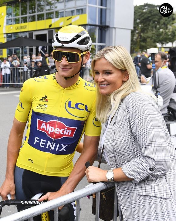 Mathieu van der Poel et sa compagne Roxanne - Départ de la troisième étape du Tour de France entre Lorient et Pontivy. © Photo News / Panoramic / Bestimage