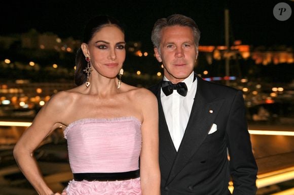 Une amie d’Adriana Abascal se montre plus réservée, évoquant une possible transformation de l’amour en amitié.

Le prince Emmanuel-Philibert de Savoie (grand maître de l'Ordre des Saints-Maurice-et-Lazare) et sa compagne Adriana Abascal lors du dîner de gala de l'association de l'Ordre des Saints-Maurice-et-Lazare au Yacht Club de Monaco le 26 novembre 2025.
© Bruno Bebert / Bestimage