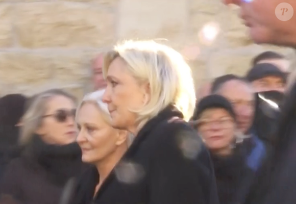 L'arrivée de Marine Le Pen et de ses enfants pour les obsèques de Jean-Marie Le Pen