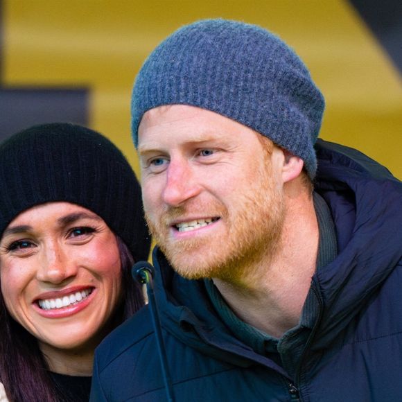 Le prince Harry, duc de Sussex et Meghan Markle, duchesse de Sussex, assistent à un match de basketball en fauteuil lors des "Invictus Games Vancouver Whistler 2025" à Vancouver, le 9 février 2025. © Backgrid USA / Bestimage