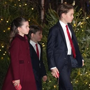 Le prince William arrive avec leurs trois enfants

Le prince William, prince de Galles, le prince George de Galles, la princesse Charlotte de Galles, et le prince Louis de Galles, assistent au service Together At Christmas Carol à l'abbaye de Westminster à Londres, Royaume-Uni, le 6 décembre 2024. © Julien Burton/Bestimage