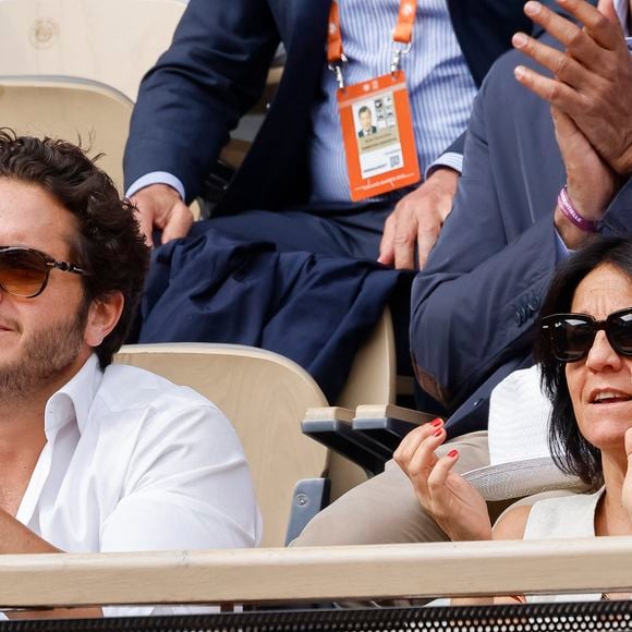 Le compagnon de Florence Foresti a également été choisi pour devenir la tête d'affiche d'une nouvelle série diffusée sur Netflix

Florence Foresti et son compagnon Alexandre Kominek - People dans les tribunes lors des Internationaux de France de Tennis de Roland Garros 2022 à Paris le 29 mai 2022. © Cyril Moreau/Bestimage