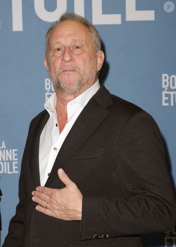 Benoît Poelvoorde lors de l'avant-première du film "La bonne étoile" au cinéma UGC Ciné Cité Bercy à Paris le 27 octobre 2025.

© Coadic Guirec / Bestimage