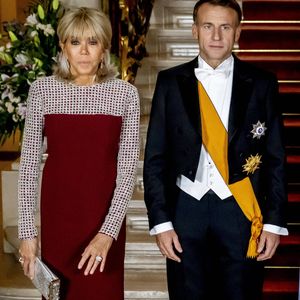 Non loin, on pouvait retrouver Emmanuel Macron et Brigitte Macron.

Emmanuel Macron, Brigitte Macron aux arrivées du dîner de gala des célébrations du changement de trône au Palais grand-ducal du Luxembourg. @Dana Press / Bestimage