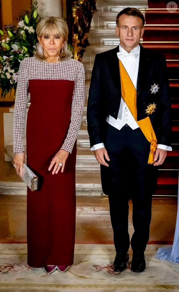 Non loin, on pouvait retrouver Emmanuel Macron et Brigitte Macron.

Emmanuel Macron, Brigitte Macron aux arrivées du dîner de gala des célébrations du changement de trône au Palais grand-ducal du Luxembourg. @Dana Press / Bestimage