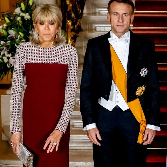 Non loin, on pouvait retrouver Emmanuel Macron et Brigitte Macron.

Emmanuel Macron, Brigitte Macron aux arrivées du dîner de gala des célébrations du changement de trône au Palais grand-ducal du Luxembourg. @Dana Press / Bestimage