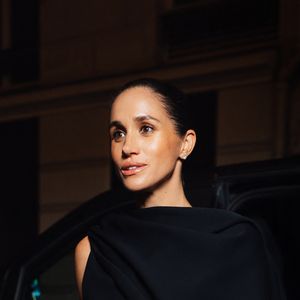 Ce samedi 4 octobre, Meghan Markle était à Paris pour la Fashion Week.

Meghan Markle à la soirée privée au restaurant Sugaar lors de la Fashion Week à Paris. 

Photo : Tiziano Da Silva / Bestimage