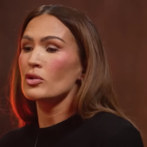 Vitaa dans "Legend" sur YouTube avec Guillaume Pley.