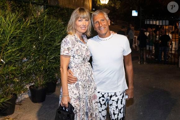 Exclusif - Nagui et sa femme Mélanie Page lors du spectacle "Les gros patinent bien" au théâtre de Verdure lors du 41e Festival de Ramatuelle, le 10 août 2025. © Cyril Bruneau / Bestimage