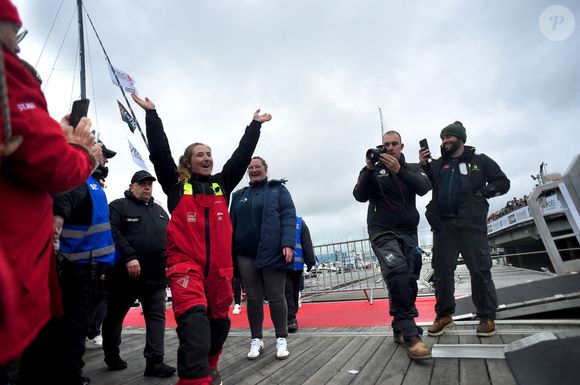 La skipper française Violette Dorange célèbre sur son monocoque Imoca Devenir sa 25e place dans la 10e édition du Vendée Globe, course à la voile en monocoque autour du monde, aux Sables-d'Olonne, dans l'ouest de la France, le 9 février 2025. Photo by Franck Castel/ABACAPRESS.COM