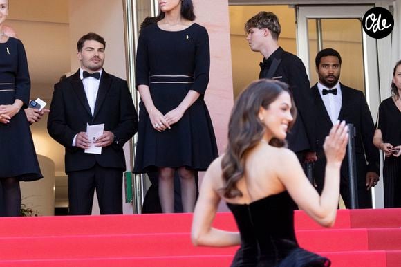 Antoine Dupont et sa compagne Iris Mittenaere - Antoine Dupont et sa compagne Iris Mittenaere se retrouvent sur les marches  du film « Dossier 137 » lors du 78ème Festival International du Film de Cannes le 15 mai 2025.

© Jacovides / Moreau / Bestimage