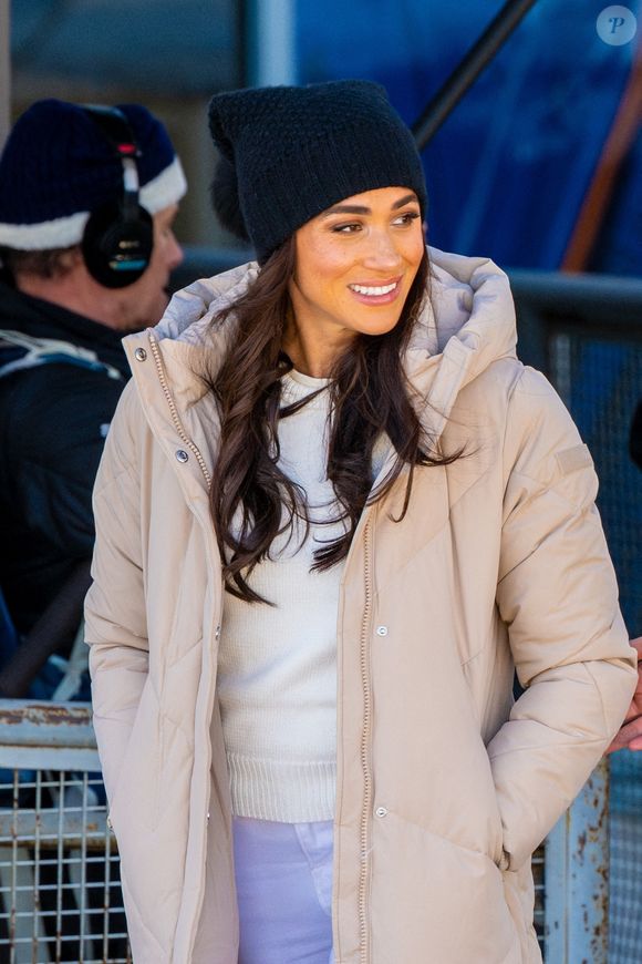 Le prince Harry, duc de Sussex et Meghan Markle, duchesse de Sussex, en visite au camp d'entrainement des athlètes des Invictus Games 2024 à Whistler en Colombie Britannique, le 14 février 2024. © Backgrid USA / Bestimage