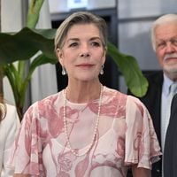 Caroline de Hanovre : Collier de perles et robe printanière pour une apparition tout en élégance à Monaco