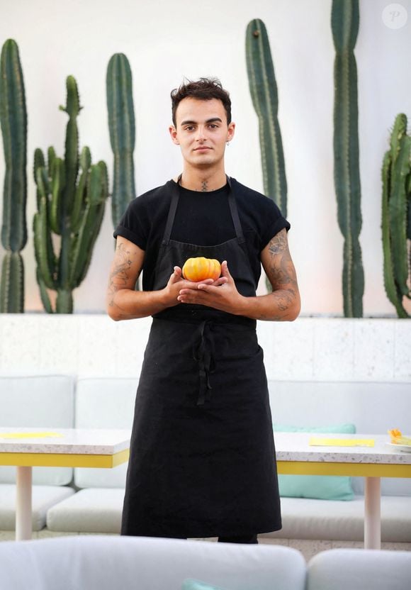 Sur Instagram, il annonce l'ouverture de son premier restaurant.

Exclusif - Rendez-vous avec le chef Diego Alary (Top Chef) le 10 juillet 2020.

© Luc Boutria / Nice Matin / Bestimage