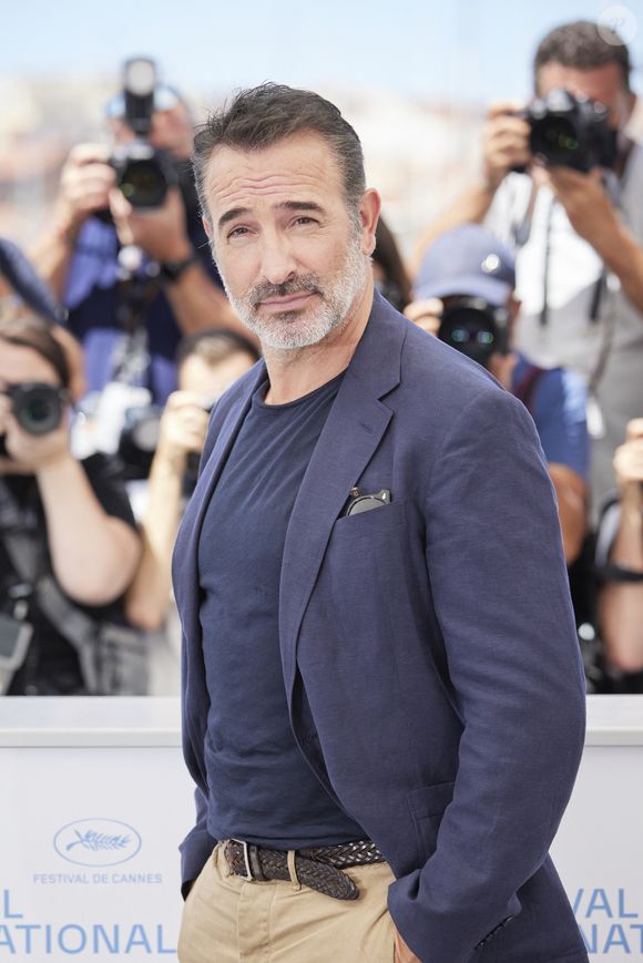 Jean Dujardin au photocall du film Oss 117 : Alerte Rouge En Afrique Noire lors du 74ème festival international du film de Cannes le 17 juillet 2021

© Borde / Jacovides / Moreau / Bestimage