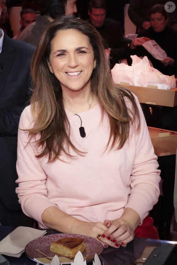 Valérie Benaïm, elle, a pu être opérée et récupérer 80 % de son audition, malgré quelques complications.

Exclusif - Valérie Benaim, sur le plateau de TBT9 (Tout beau tout n9uf) présenté par C.Hanouna, et diffusé en direct sur W9, Paris, France, le 06 janvier 2026. © Jack Tribeca / Bestimage