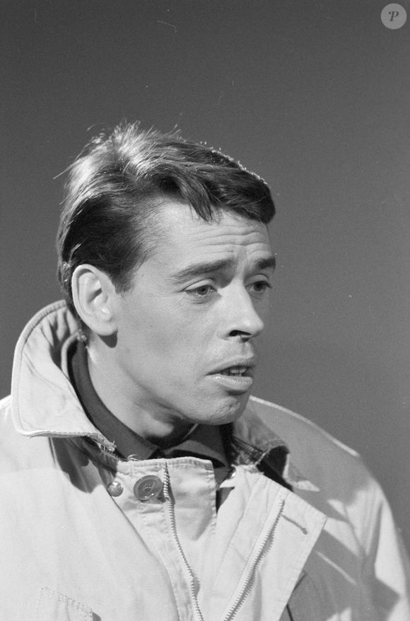 Archives - Jacques Brel sur le plateau de l'émission "Toute la chanson". Le 21 mai 1962 © Michel Ristroph via Bestimage