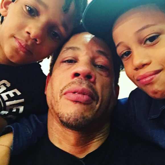 Il partageait cette résidence avec son frère cadet et ses trois fils.

JoeyStarr et ses deux ainés Khalil et Matisse, en janvier 2016