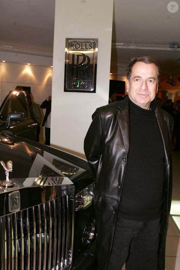 L'écrivain français Paul-Loup Sulitzer assiste à l'inauguration du nouveau show-room Rolls-Royce à Paris, le mardi 19 octobre 2004. Photo de Laurent Zabulon/ABACA.