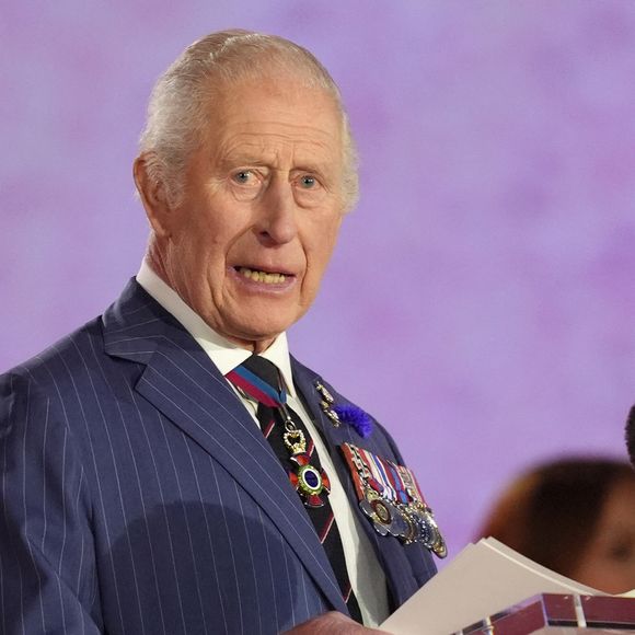 Le roi Charles III lors des célébrations du 8 mai à l'abbaye de Westminster. Photo par Yui Mok/WPA-Pool