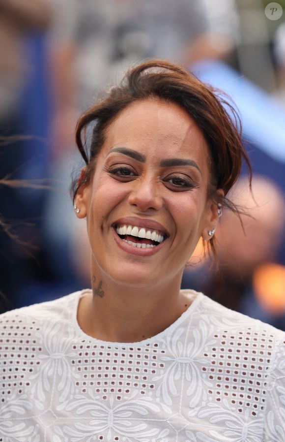 Amel Bent au photocall du film "Ma Frère" lors du 78ème Festival International du Film de Cannes, au Palais des Festivals à Cannes, France, le 22 mai 2025. © Jacovides-Moreau/Bestimage