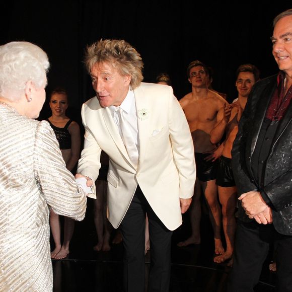 Rod Stewart et la Reine Elisabeth II à Londres, le 19 novembre 2012. / FLYNET UK / BESTIMAGE