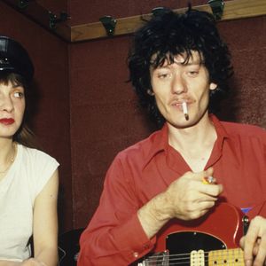 Catherine Ringer y interprète plusieurs titres écrits par la réalisatrice. 

En France, durant leur tournée, Catherine Ringer et Fred Chichin à la guitare allumant une cigarette. © Michel Croizard via Bestimage