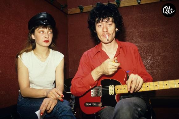 Catherine Ringer y interprète plusieurs titres écrits par la réalisatrice. 

En France, durant leur tournée, Catherine Ringer et Fred Chichin à la guitare allumant une cigarette. © Michel Croizard via Bestimage