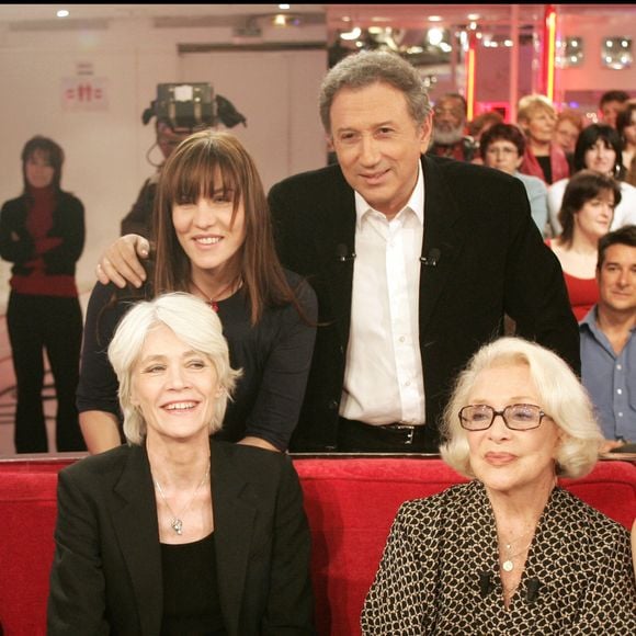 Françoise Hardy et Michel Drucker dans l'émission Vivement dimanche au studio Rive Gauche présentée par M.Drucker et diffusée sur France 3.