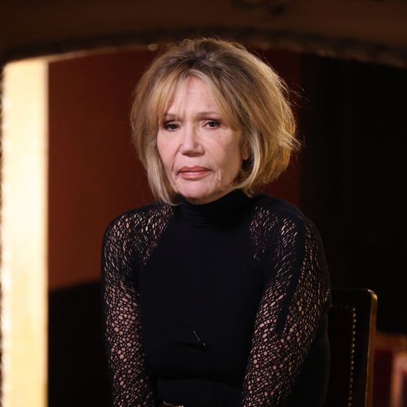 Exclusif - Clémentine Célarié lors de l'enregistrement de l'émission "Olympiascope" au théâtre Antoine, présentée par B.Montiel et diffusée le 2 mai 2025 sur Olympia TV, au théâtre Antoine à Paris, France, le 18 février 2025. © Denis Guignebourg/Bestimage