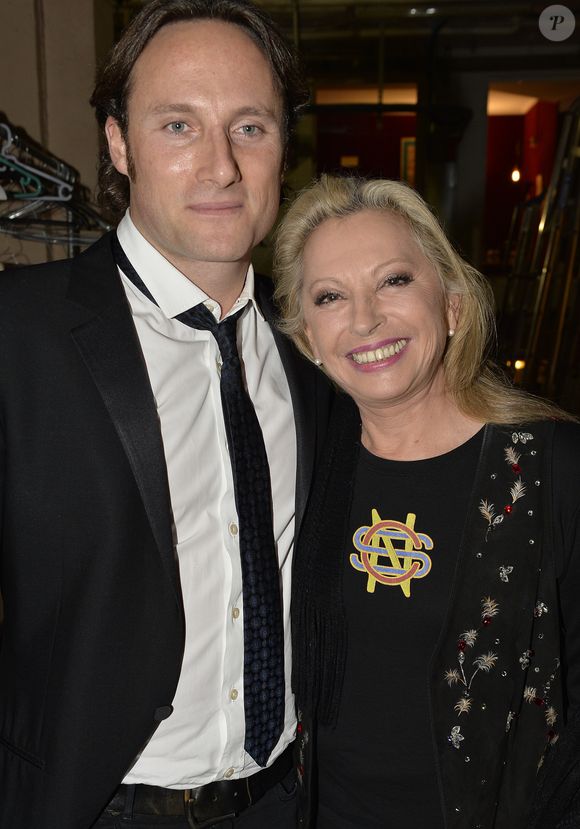 Pris depuis leur maison estivale

Véronique Sanson (l’imprimé de son tee-shirt représente le logo du groupe "Crosby, Stills & Nash" de son ex-mari Stephen Stills avec qui elle a eu son fils Christopher) et son fils Christopher Stills - Cérémonie de remise des Grands Prix Sacem 2015 aux Folies Bergères à Paris le 30 novembre 2015. © Veeren / Bestimage