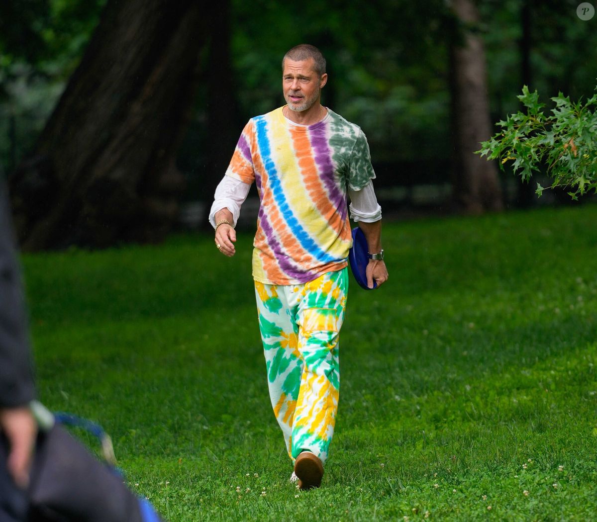 Imagedirect Photo : Brad Pitt et Jimmy Fallon tournent une scène de frisbee dans ...