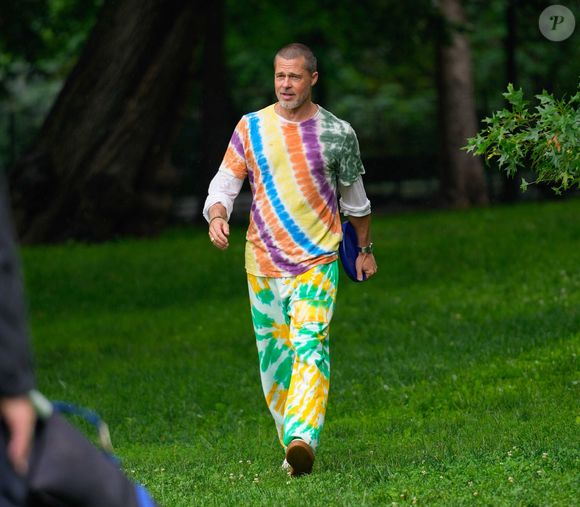 Brad Pitt et Jimmy Fallon tournent une scène de frisbee dans Central Park à New York le 14 juin 2025

The ImageDirect / Bestimage