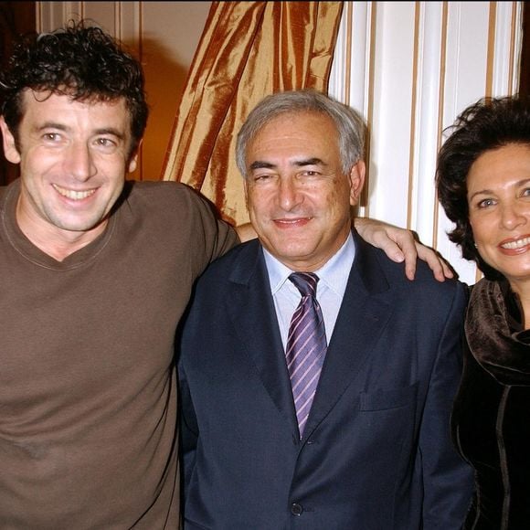 © Serge Arnal/ABACA. 39036-8. Paris-France, 17/10/2002. Dominique Strauss-Kahn avec sa femme Anne Sinclair & Patrick Bruel lors de la première de la pièce Le Limier d'une adaptation de Jacques Collard et mise en scène par Didier Long avec Patrick Bruel & Jacques Weber au Théâtre de la Madeleine.