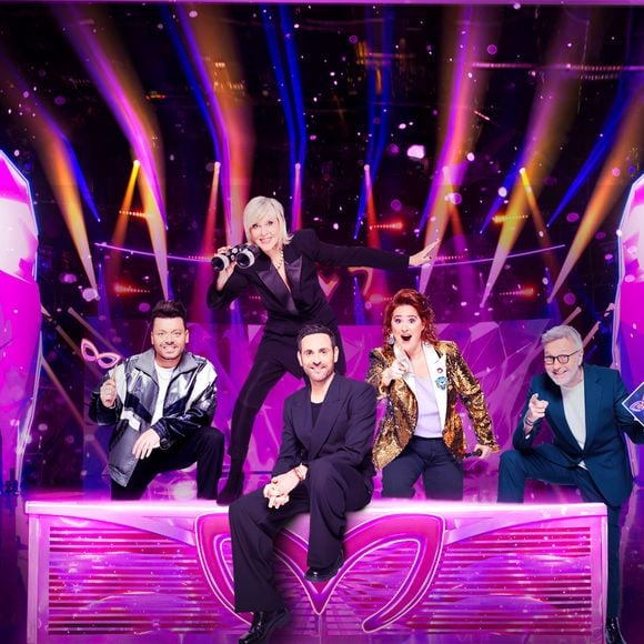 Dans un communiqué, TF1 a annoncé qu'une saison 8 aura bien lieu et qu'un nouvel enquêteur rejoindra le jury.

Kev Adams, Elodie Poux, Camille Combal, Chantal Ladesou et Laurent Ruquier dans "Mask Singer 2025". 

Photo : Laurent VU / TF1