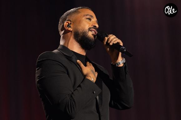 Slimane - Concert de Lara Fabian à l'Accor Arena à Paris le 7 décembre 2025. 35 ans de carrière, 30 ans à performer sur les plus grandes scènes du monde et plus 25 millions d’albums vendus : hier soir, c’était le 1er Accor Aréna de Lara Fabian ! © Julien Sarkissian/Bestimage
